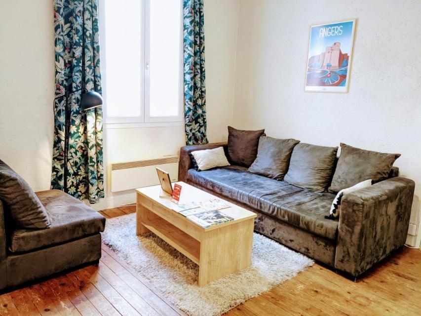 Coeur De Ville Appartement Meuble อองเชร์ ภายนอก รูปภาพ